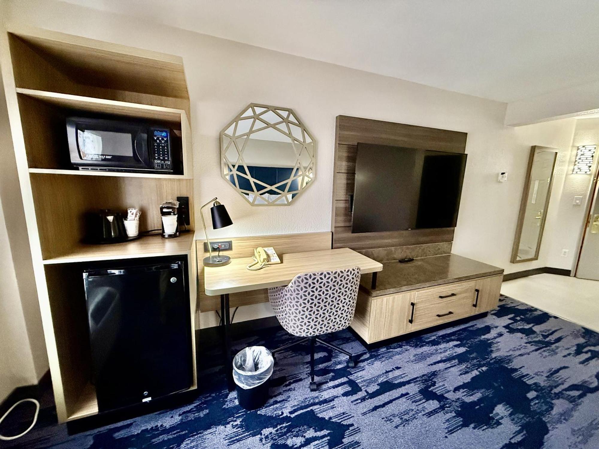 La Quinta By Wyndham Austin Southwest Hotel Bagian luar foto