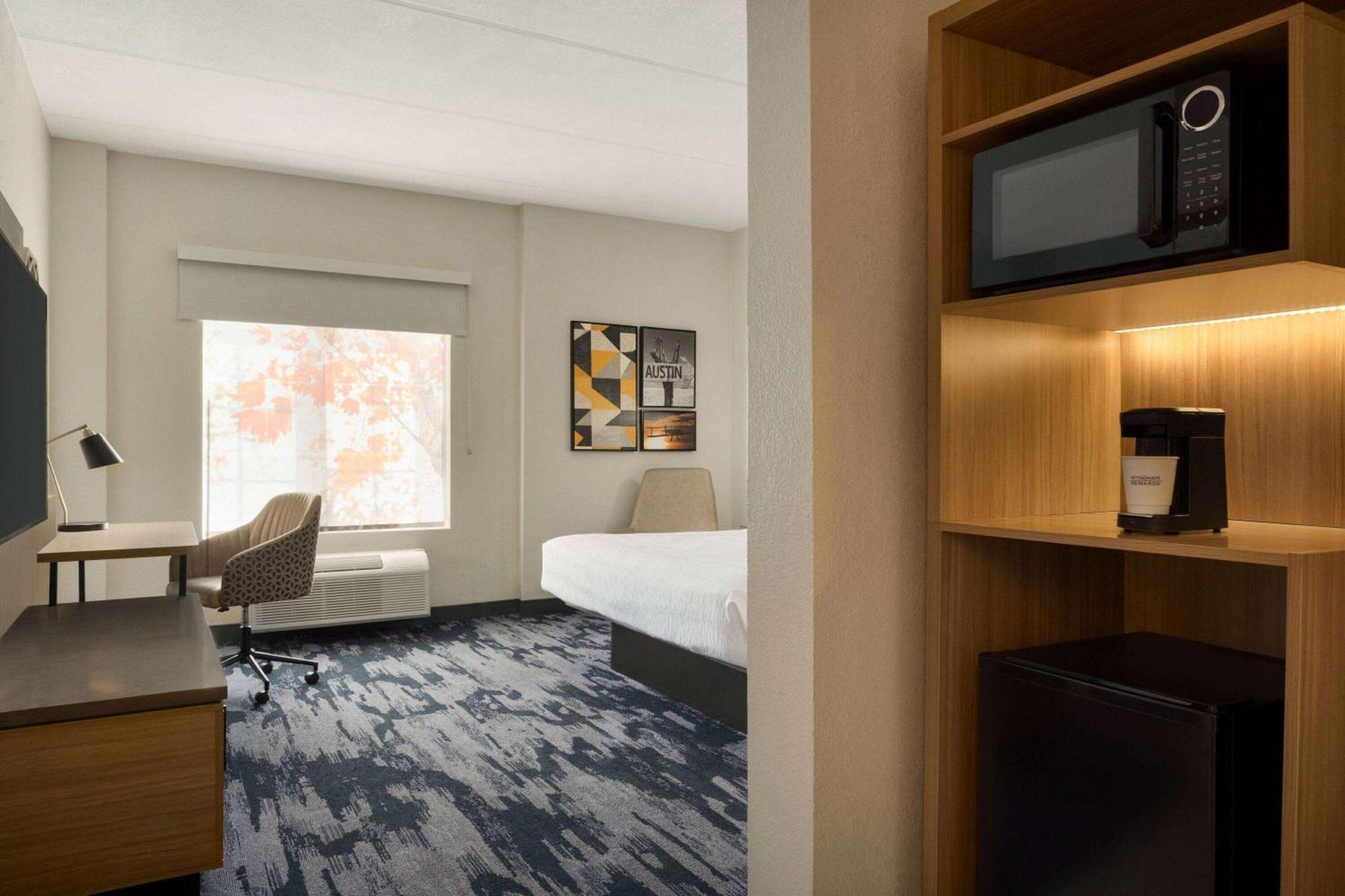 La Quinta By Wyndham Austin Southwest Hotel Bagian luar foto