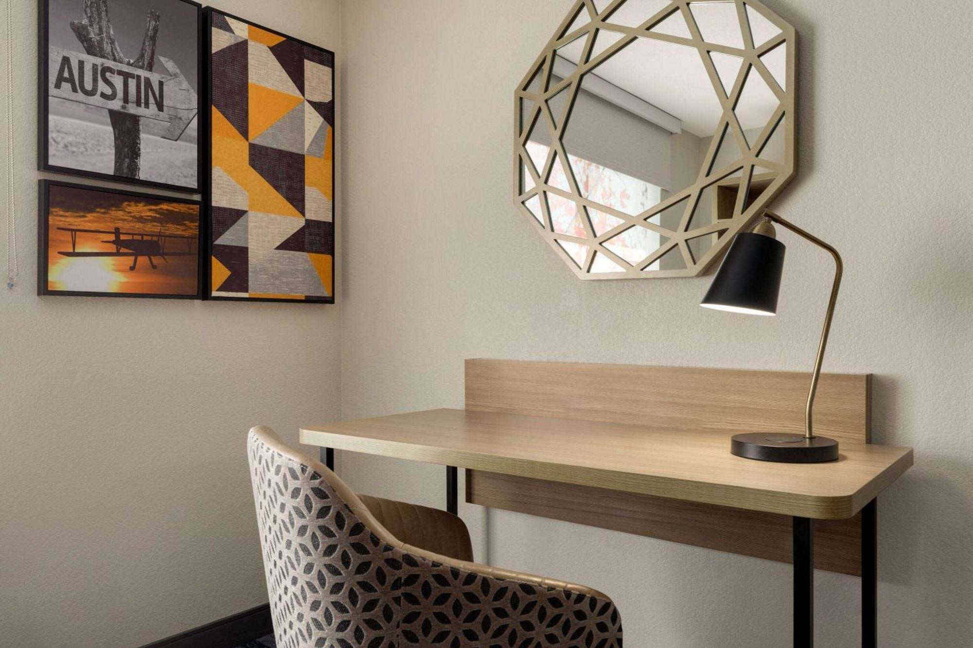 La Quinta By Wyndham Austin Southwest Hotel Bagian luar foto